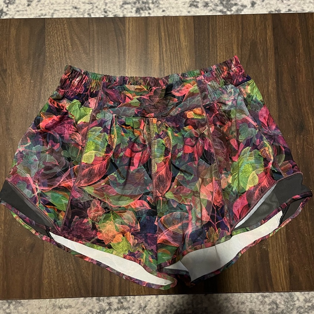 Lululemon Hotty Hot Shorts - Picture 4 of 8